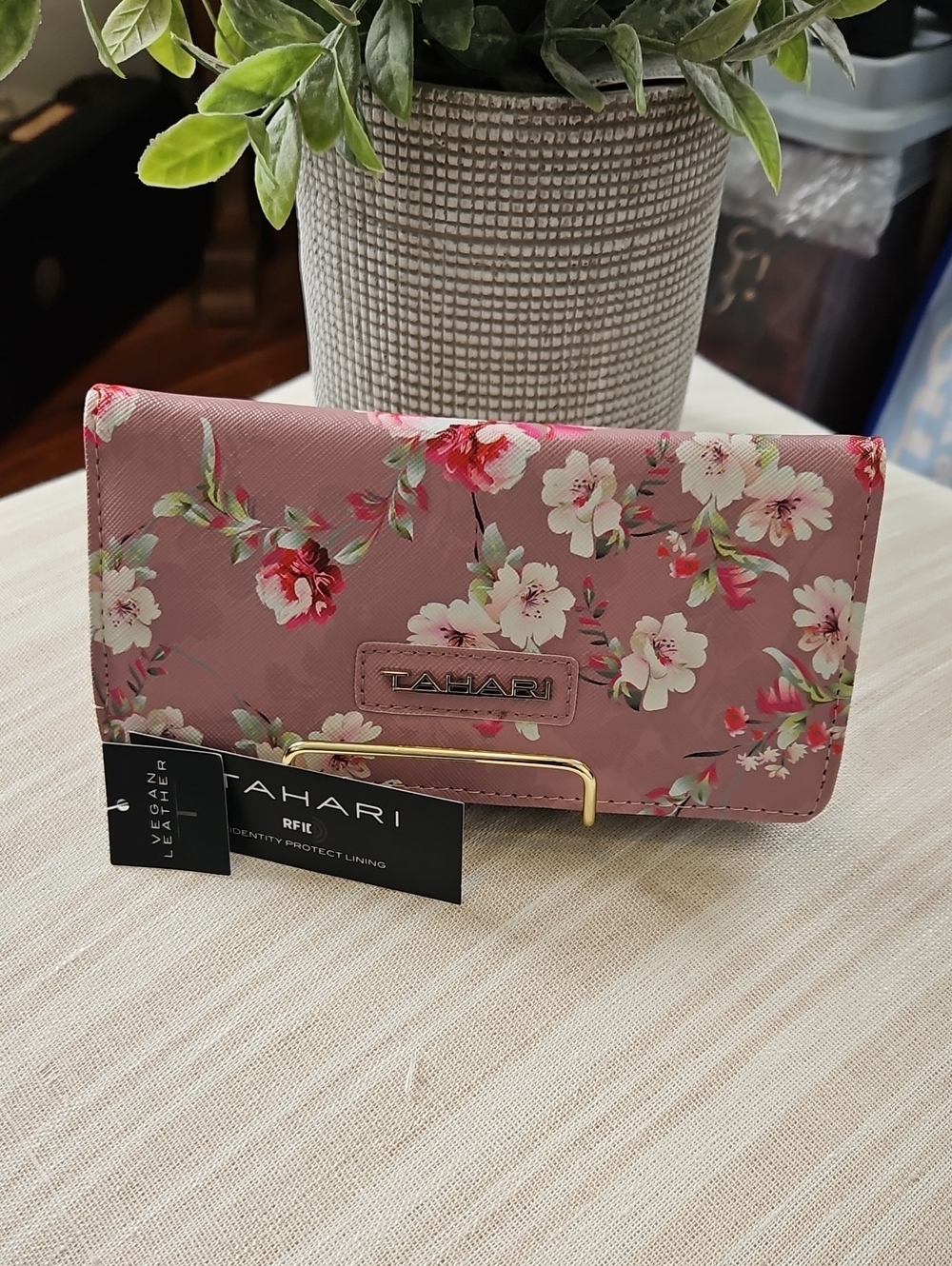 NWT Tahari Dusty Pink Floral Wallet with Matching Mirror